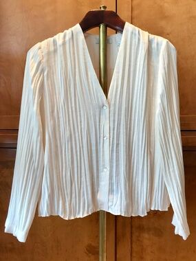 OLD MONEY VINCE CREAM PLEATED CHIFFON V-NECK BUTTON BLOUSE